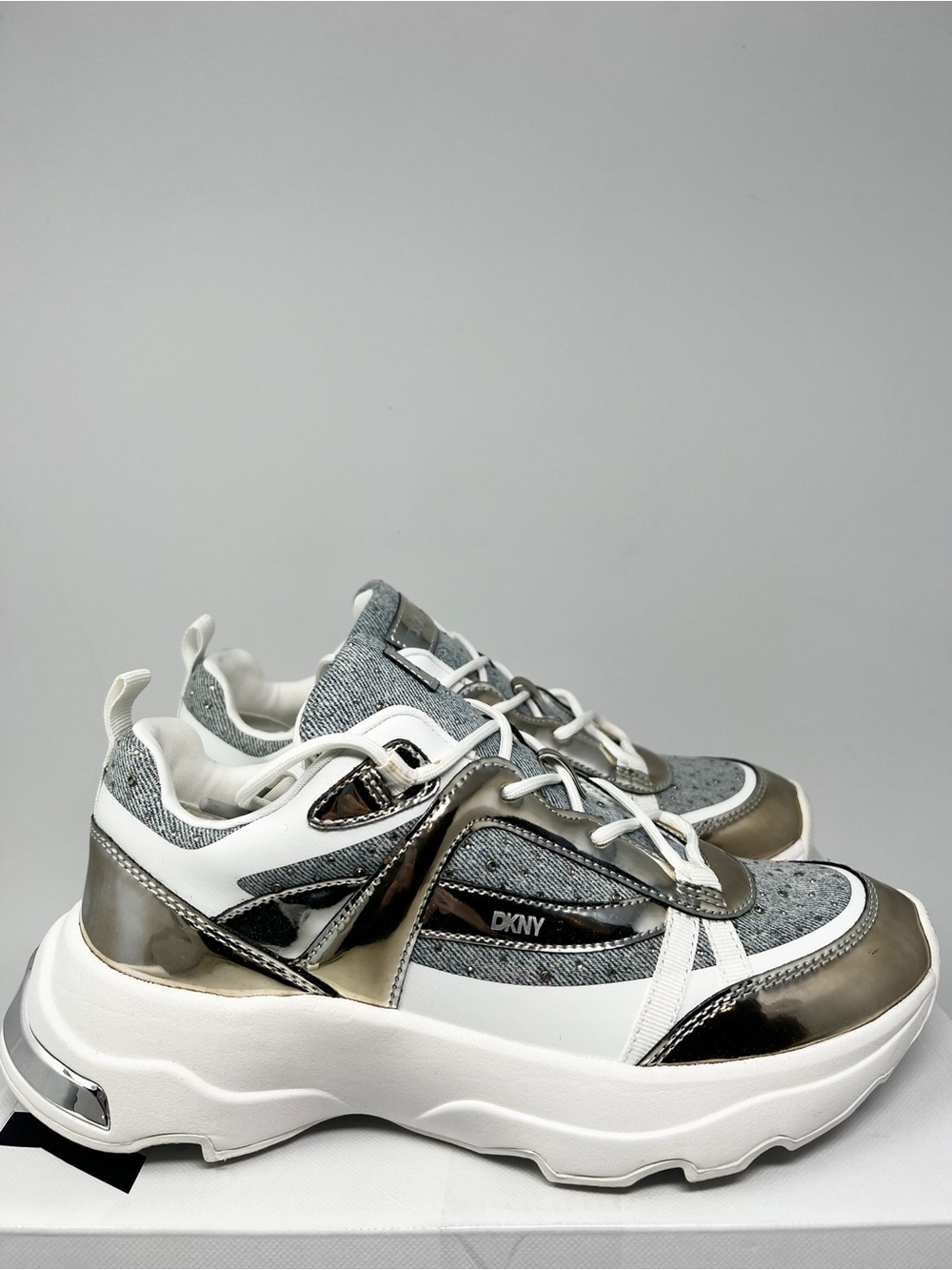 DKNY Juna Sneakers
Size 9